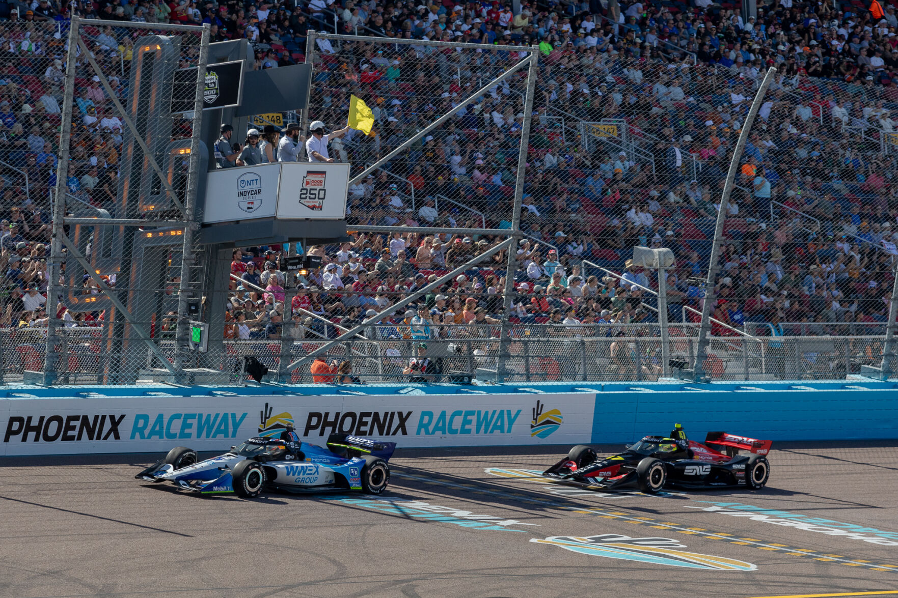 Josef Newgarden retains Phoenix Raceway crown in IndyCar's return