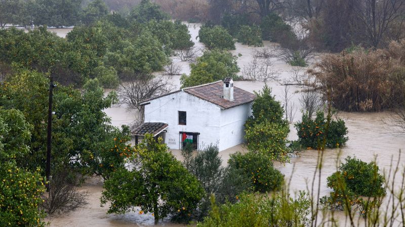 Storm Leonardo kills man in Portugal, woman in Spain | | azdailysun.com