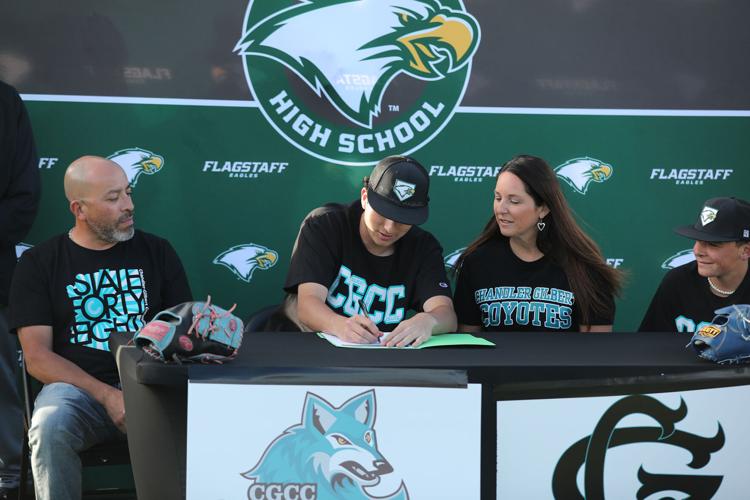 Iniguez Signs For Chandler Gilbert