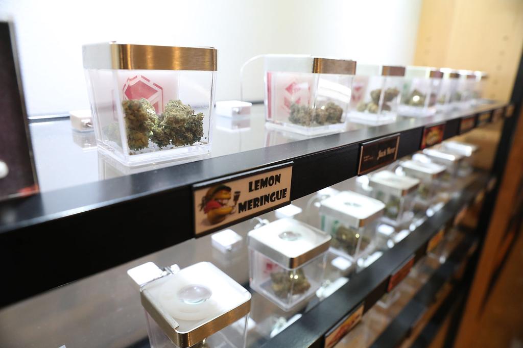 Mary Jane For The Masses Marijuana Dispensaries Bustling In Flagstaff After Opening For Adult Use Local Azdailysun Com