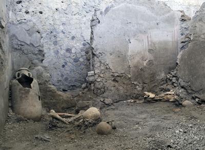 Italy Pompeii Skeletons