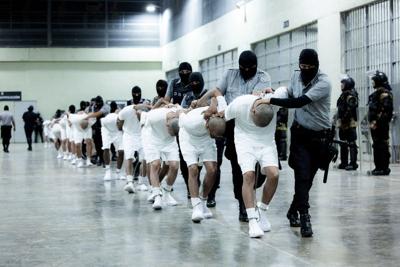 U.S. deports alleged members of the Tren de Aragua to be imprisoned in El Salvador