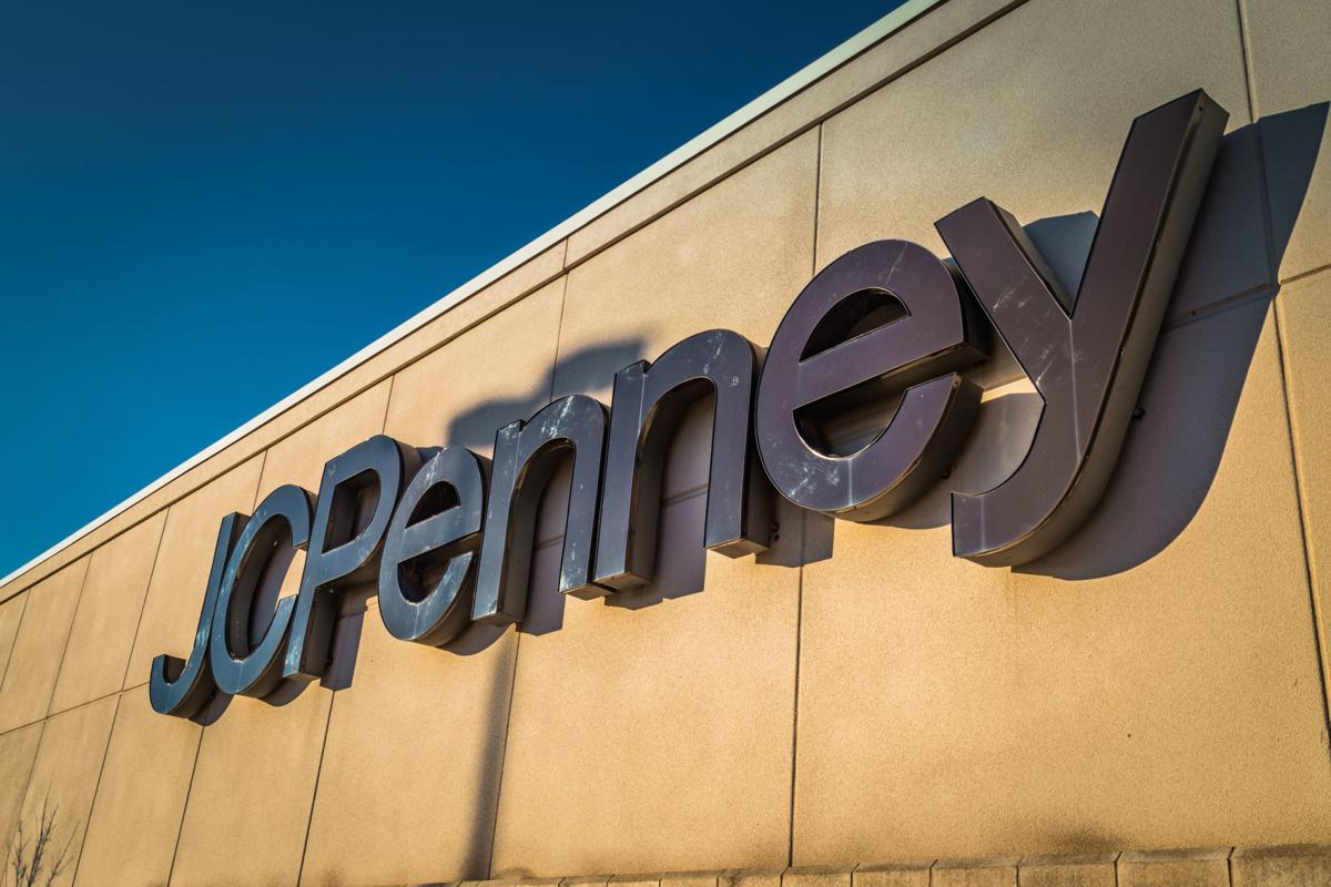 JC Penney starts out a rebuilding year with bigger loss and sales