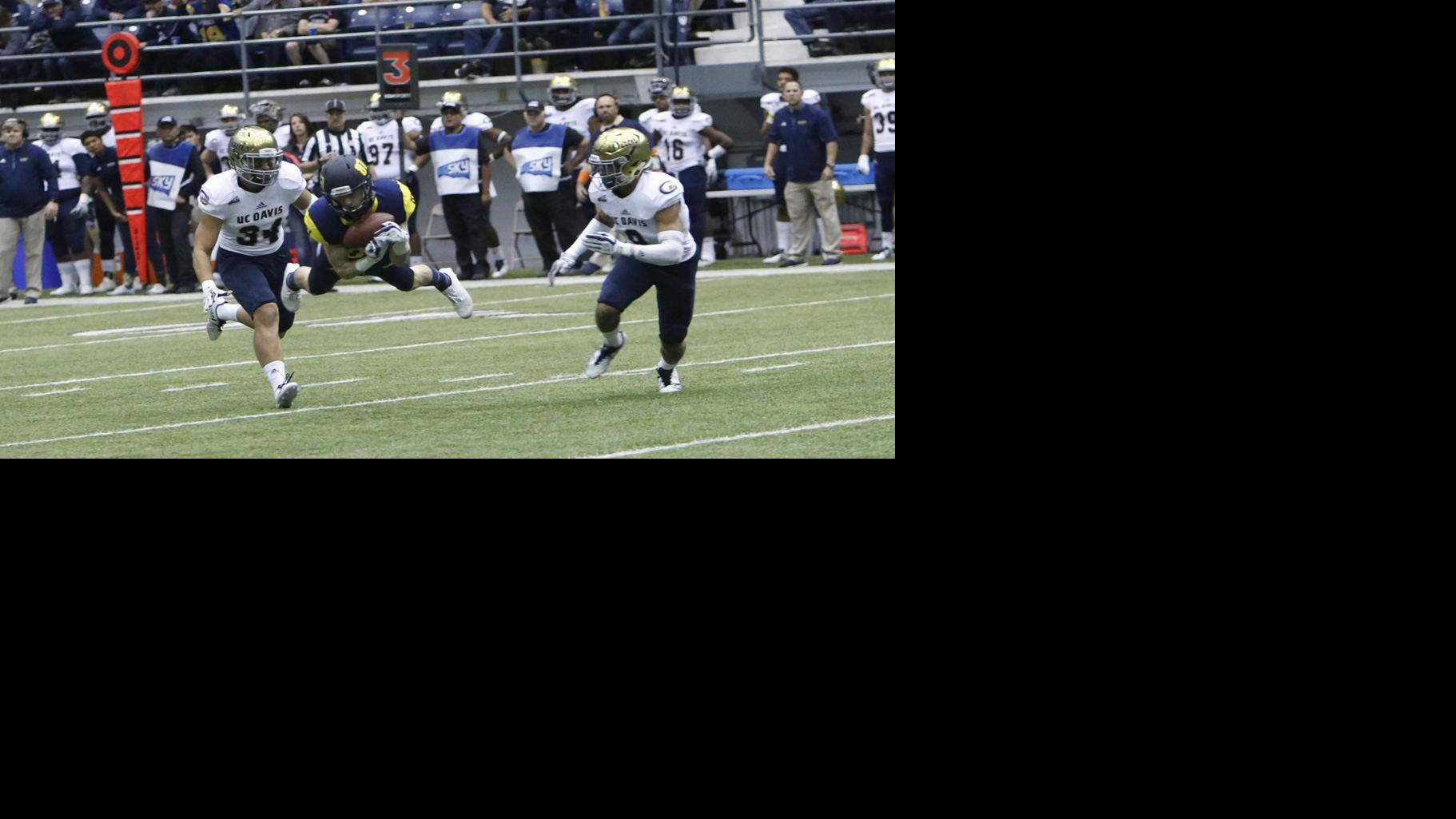 High-scoring 2nd quarter sends NAU to fifth straight win