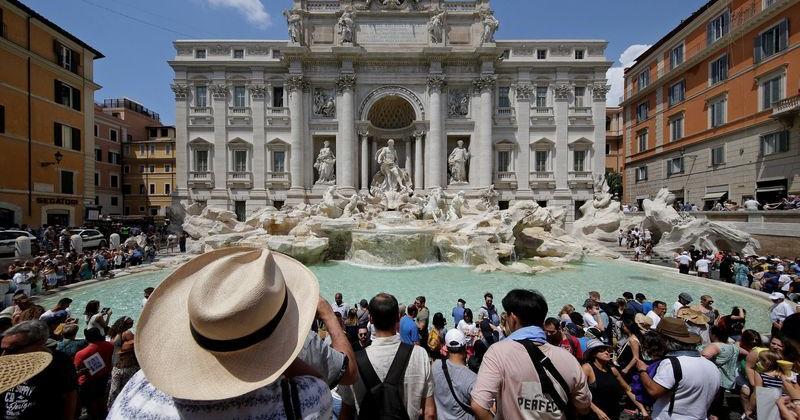 Rome to charge tourists to get close to Trevi Fountain