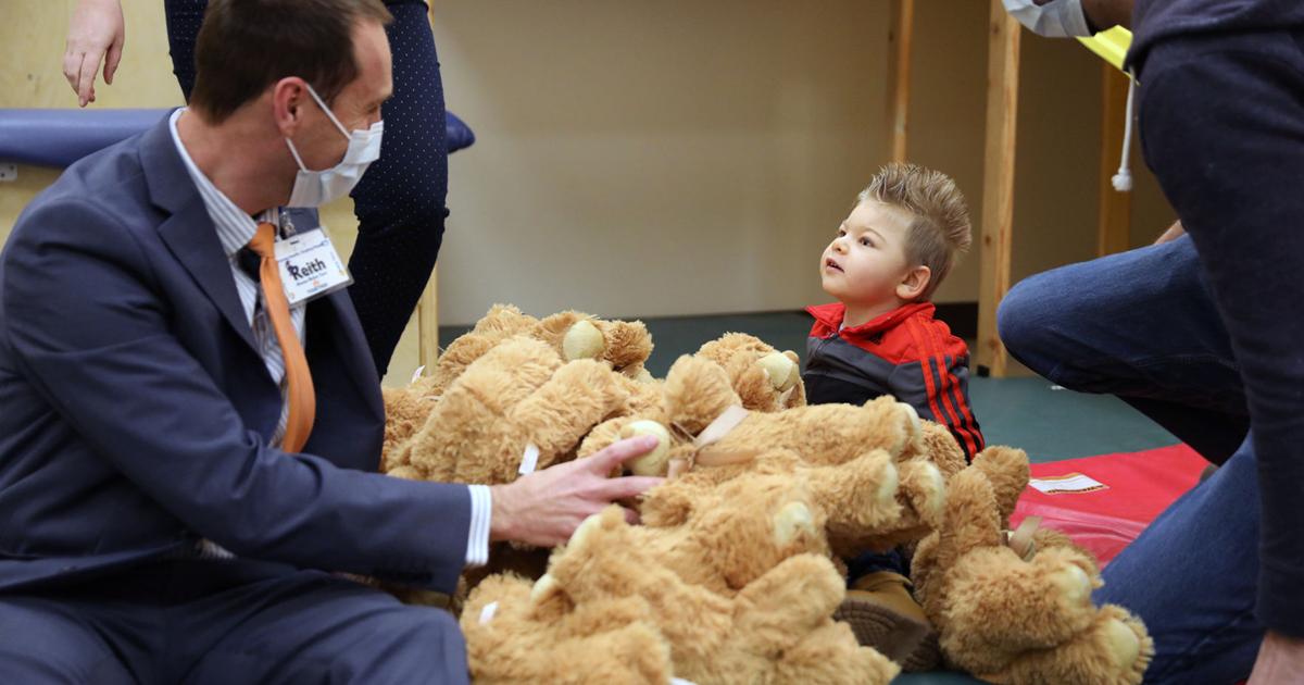 Children’s Health Center receives National Teddy Bear Day donations from institute | Local Children’s Health Center receives National Teddy Bear Day donations from institute | Local
