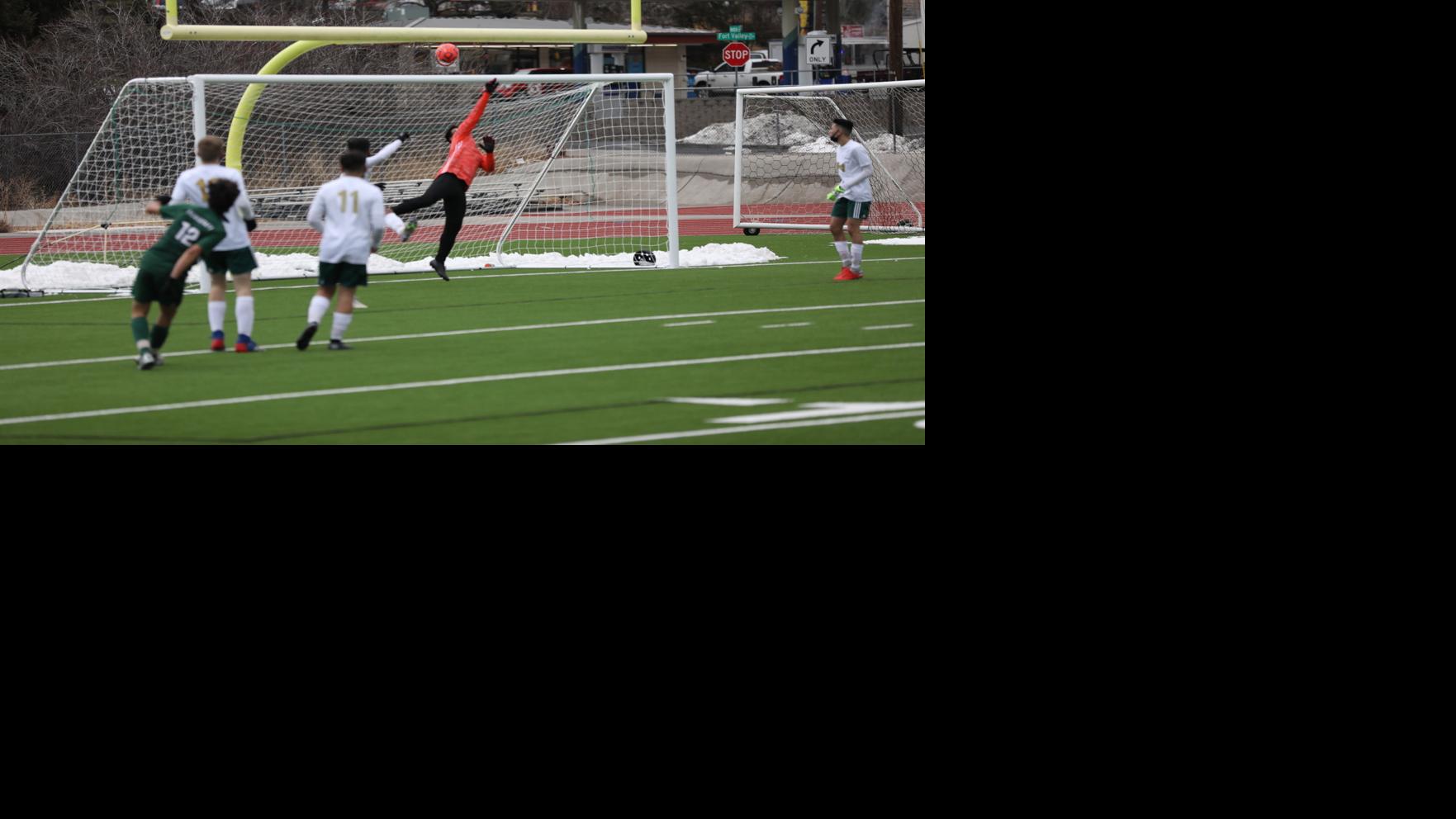 Flagstaff boys soccer opens season with 5-1 win over Mohave