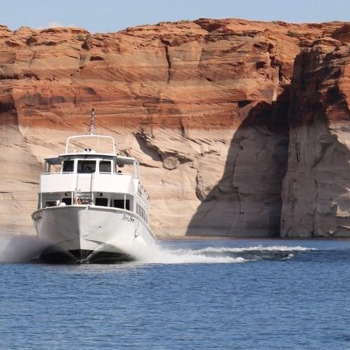Making Wakes Large Tour Boats On Powell Are Putting Other Lake Goers At Risk Local Azdailysun Com