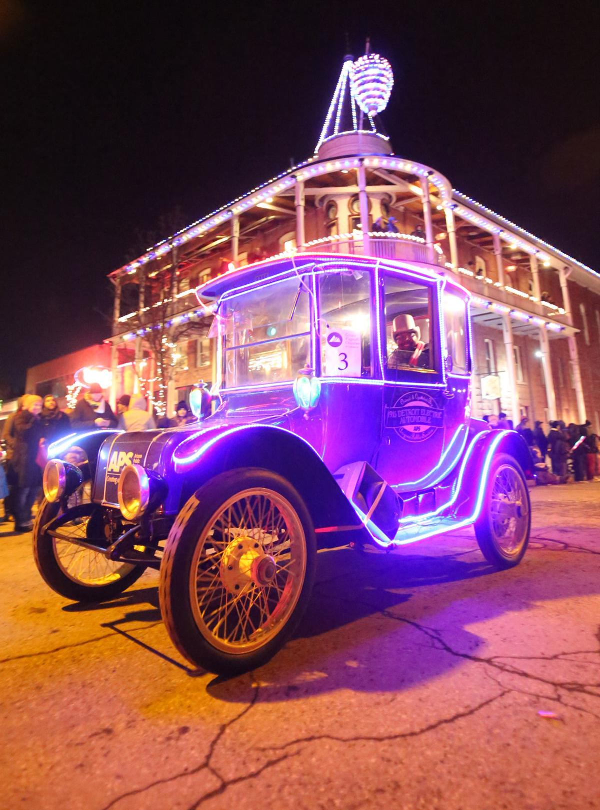 City Of Flagstaff Christmas Parade 2022 Annual Holiday Parade Of Lights To Twinkle Through Downtown Saturday |  Local | Azdailysun.com