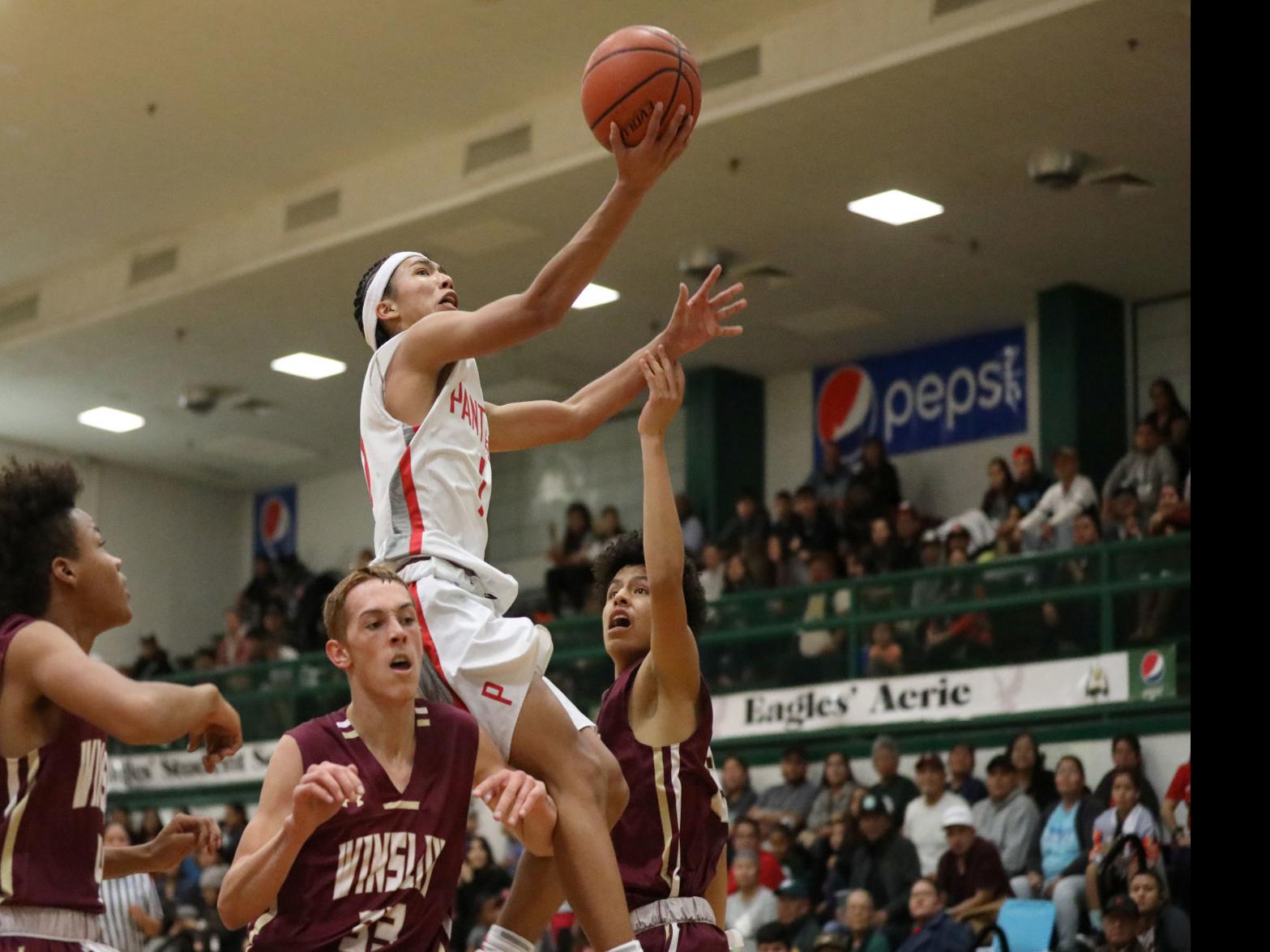 Coconino Boys Basketball Surges Past Winslow 58 43 Goes 4 0 In Pool Play Of Holiday Tourney Local Azdailysun Com