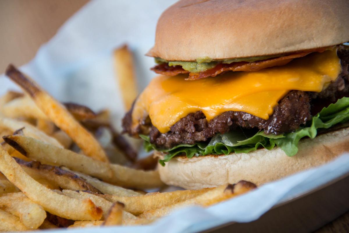 The Chef Truck Offers Twist On Classic American Comfort Food In Branford News Shorelinetimes Com