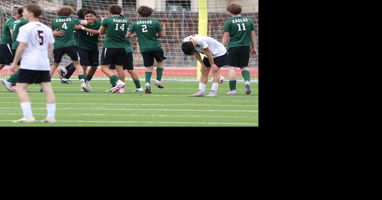 Flagstaff boys soccer notches 1st region win of season following loss to Coconino