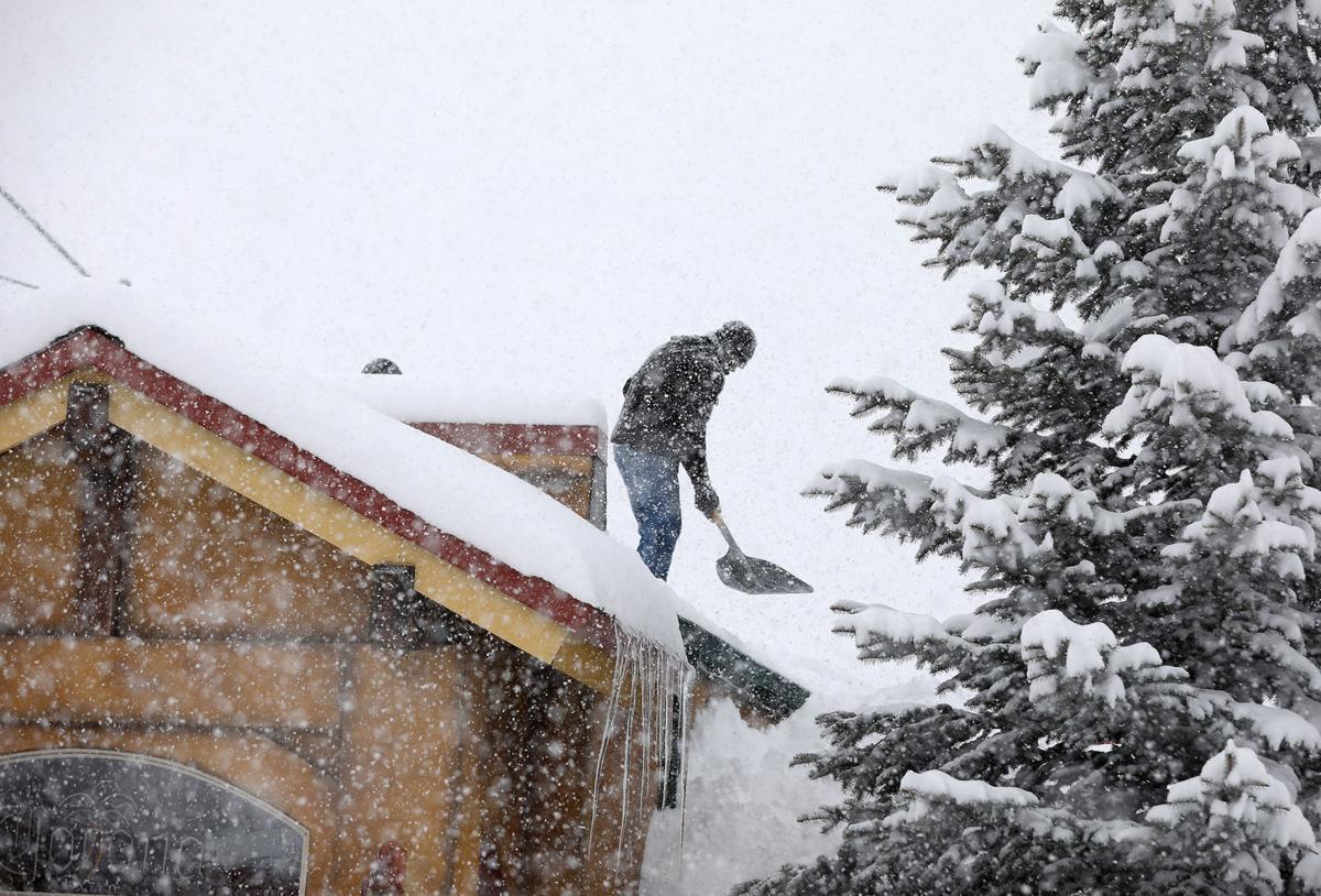 Flagstaff Snow Surpasses Records Forces Closures County And City Declare State Of Emergency Local Azdailysun Com Live weather warnings, hourly weather updates. flagstaff snow surpasses records