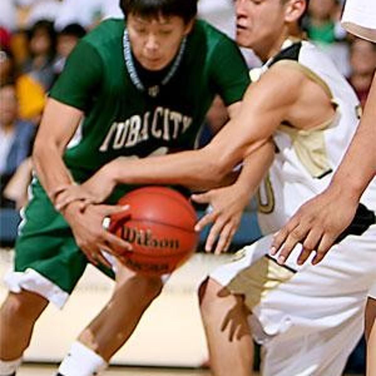 Chinle Holds Off No 13 Tuba City Sports Azdailysun Com