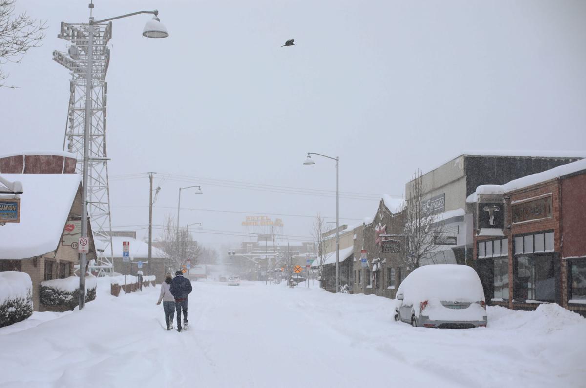 A Year From Flagstaff S Snowpocalypse 1 To 3 Inches On The Horizon Local Azdailysun Com Weather.com brings you the most accurate monthly weather forecast for flagstaff, az with average/record and high/low temperatures, precipitation and more. inches on the horizon