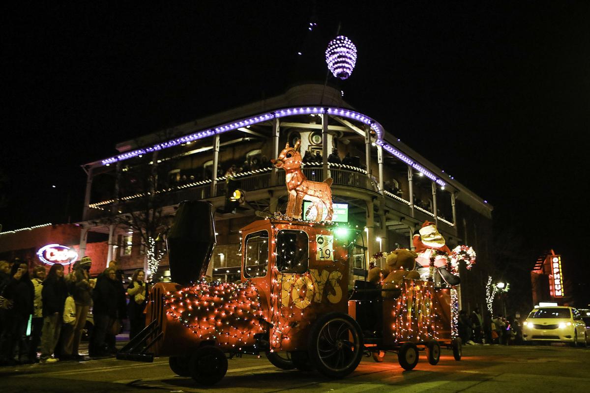 City Of Flagstaff Christmas Parade 2022 Gallery: Annual Holiday Lights Parade Returns To Downtown Flagstaff | Local  | Azdailysun.com