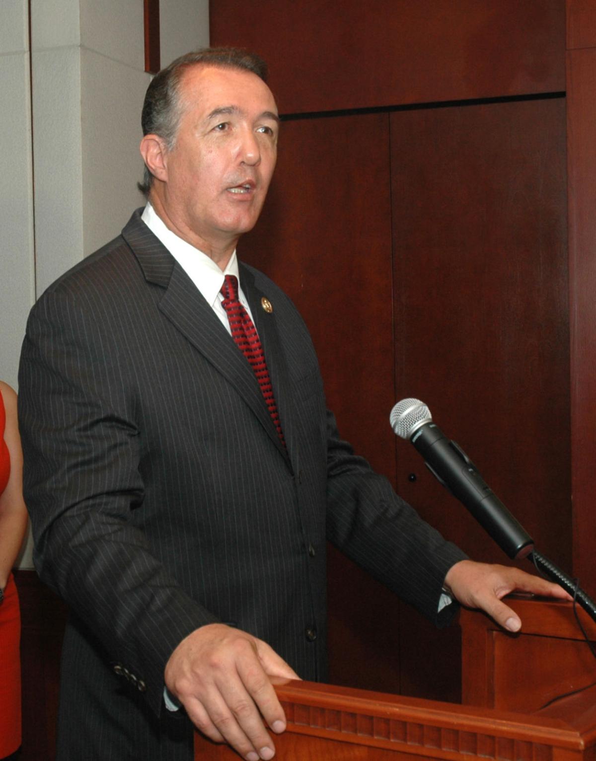 Arizona Congressman Trent Franks resigns from the House Local