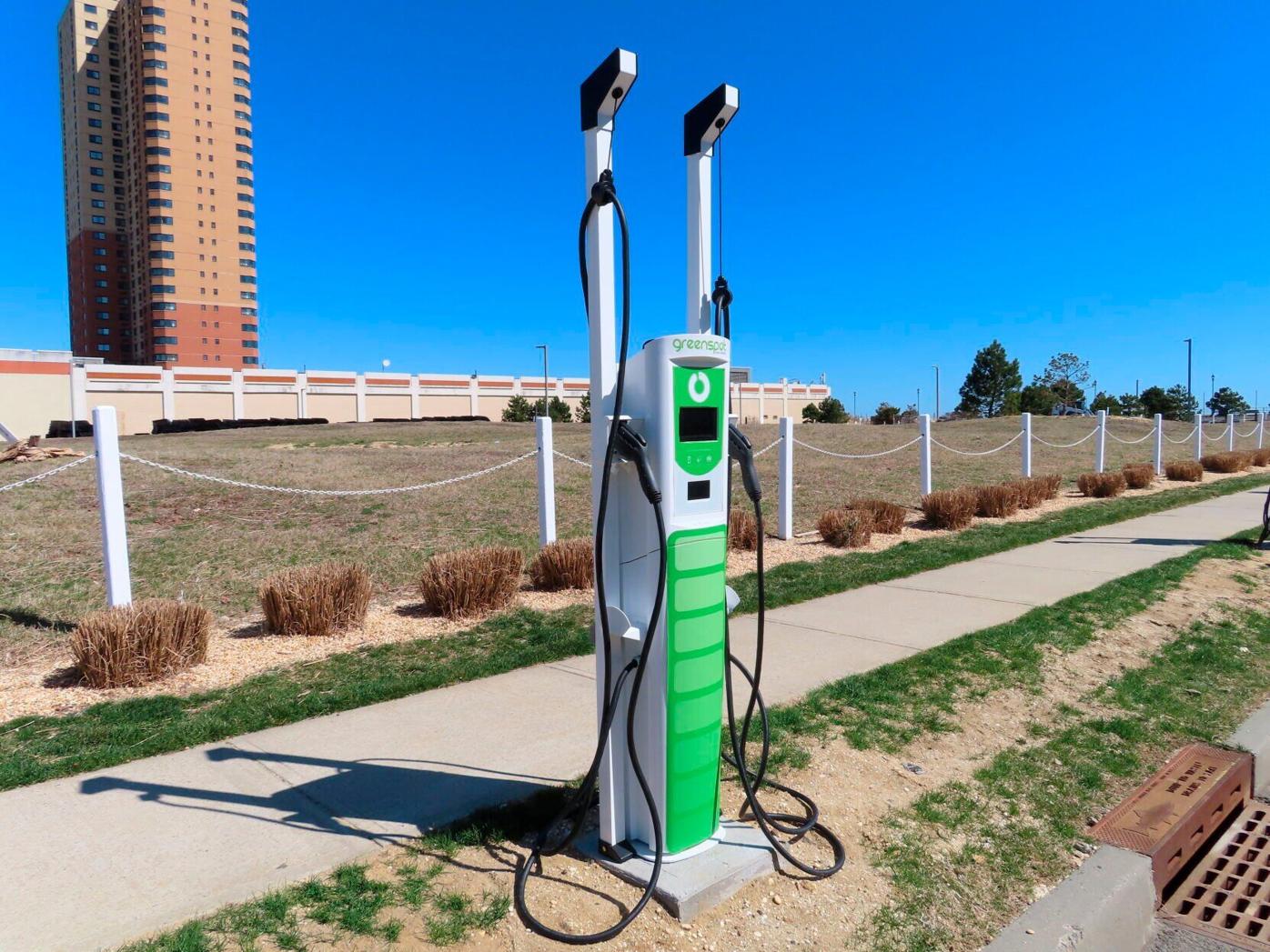 Arizona plans to build dozens of electric vehicle charging stations over  the next 5 years, Local News