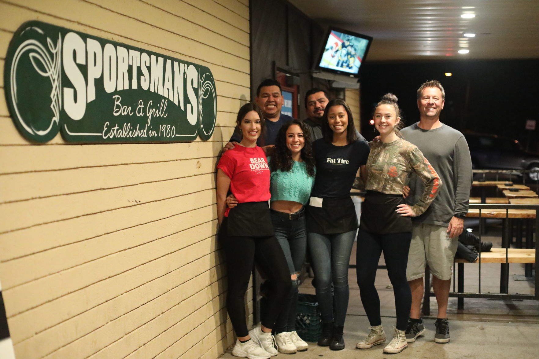 Sportsman's bar outlet and grill