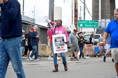 FILE PHOTO: Ports on the East Coast face strike