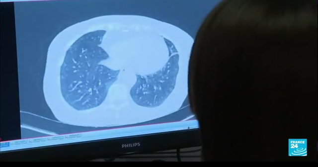 Pill halves risk of death in type of lung cancer