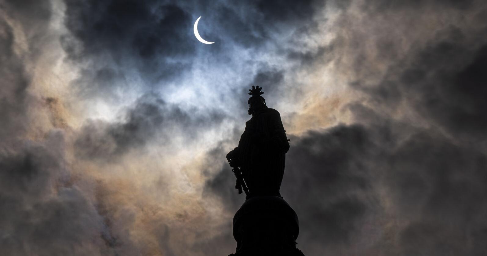 Total solar eclipse races across North America as clouds part along totality - Vimarsana News