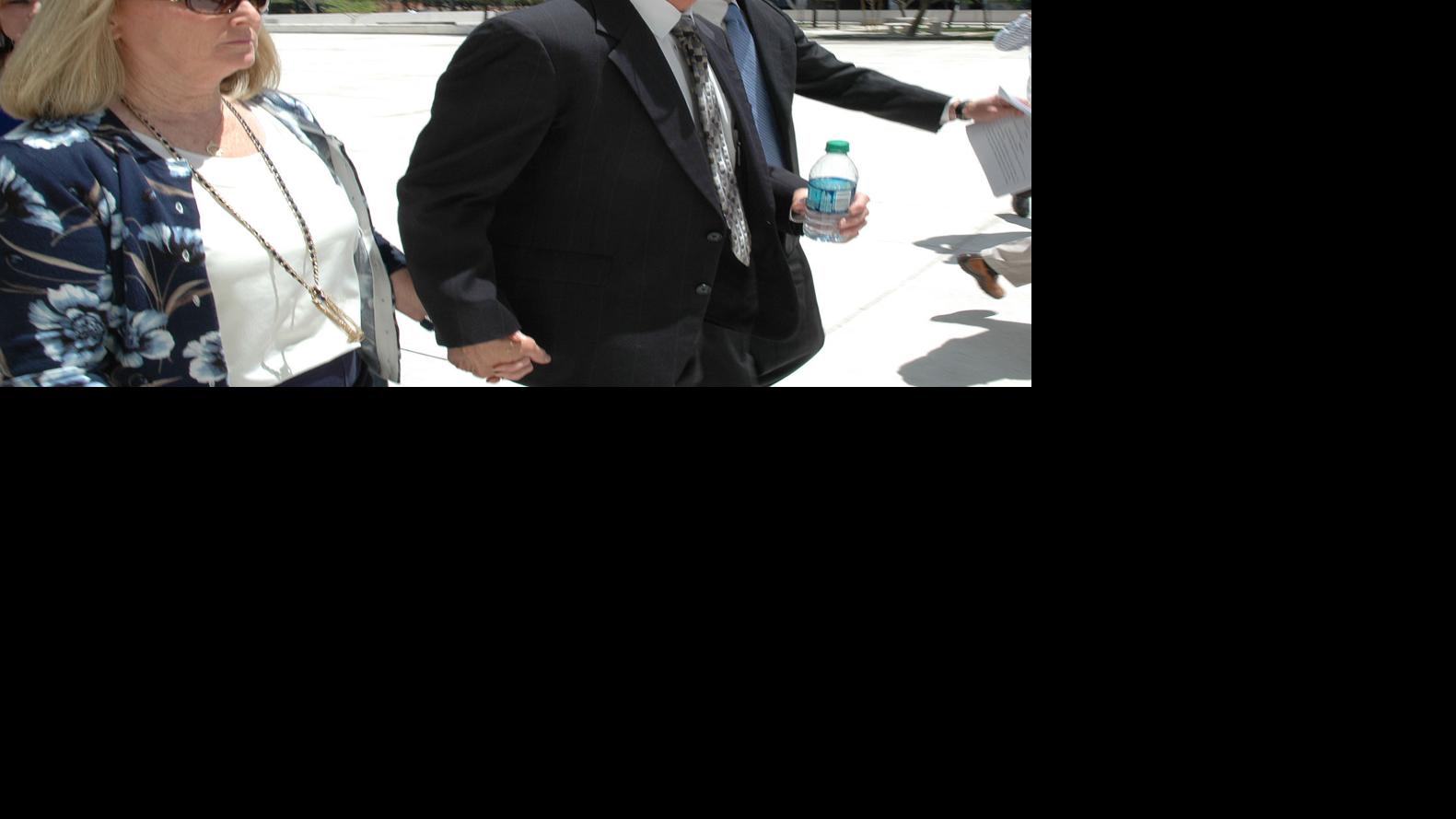 Prosecutors offer bribery case details in exchange for closed lips