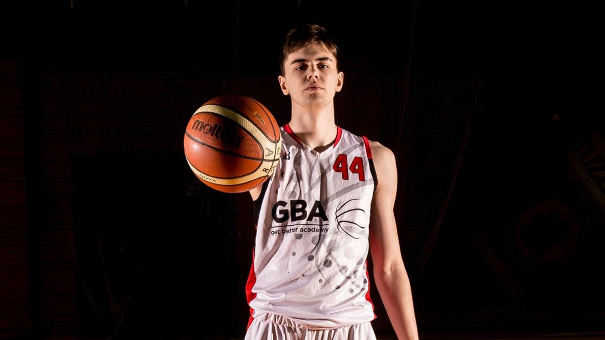 Nau Men S Basketball Signs 6 11 Polish Big Olgierd Dmochewicz