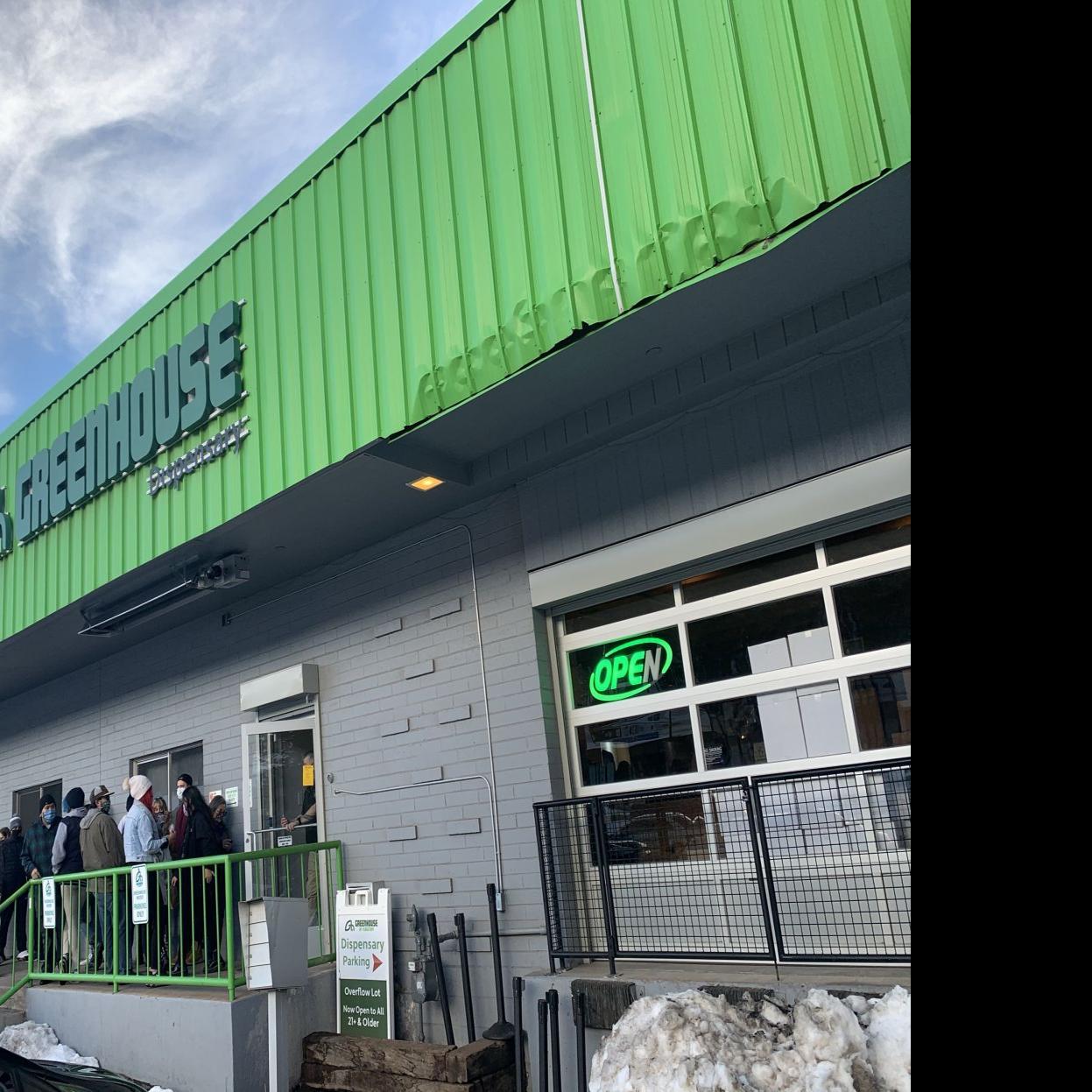 Mary Jane For The Masses Marijuana Dispensaries Bustling In Flagstaff After Opening For Adult Use Local Azdailysun Com