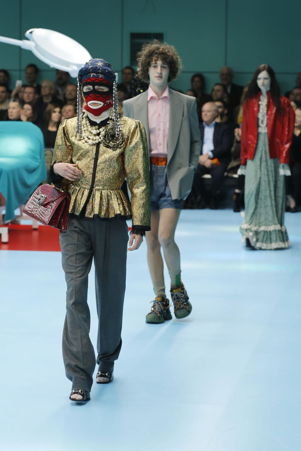 Photos Milan Fashion Week Opens With Metoo Moment Of Reflection