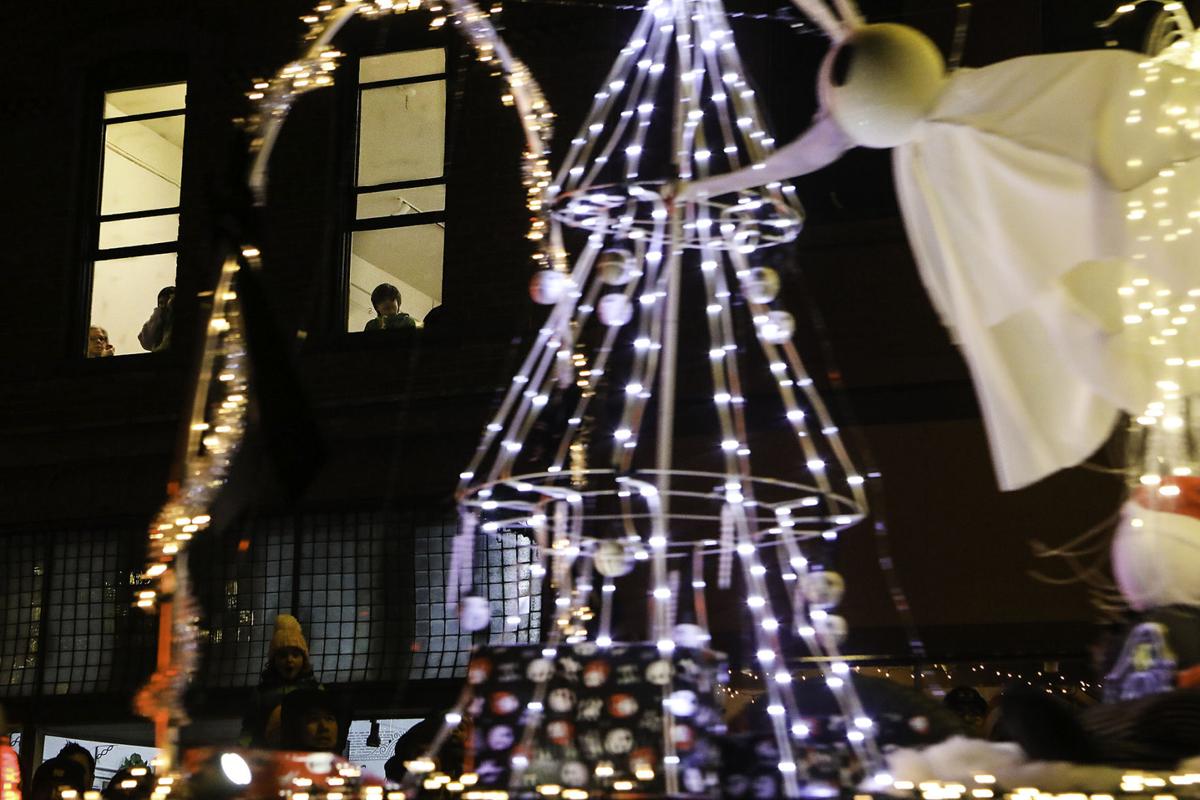 City Of Flagstaff Christmas Parade 2022 Gallery: Annual Holiday Lights Parade Returns To Downtown Flagstaff | Local  | Azdailysun.com