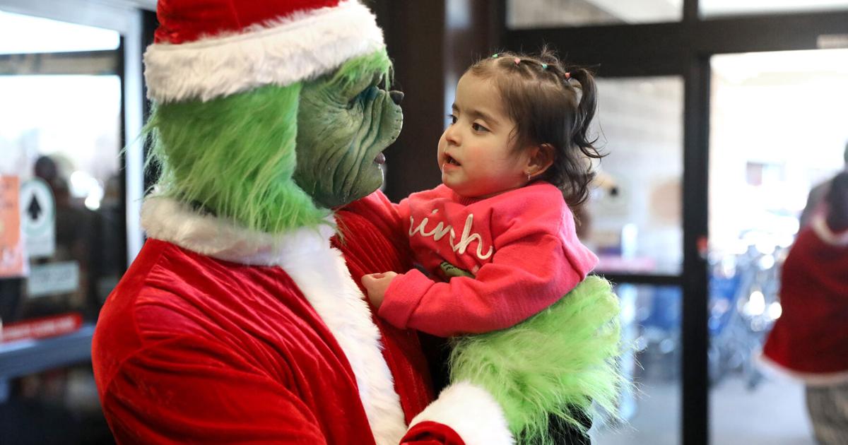 Flagstaff’s Grinch steals hearts, not Christmas | Local News ...