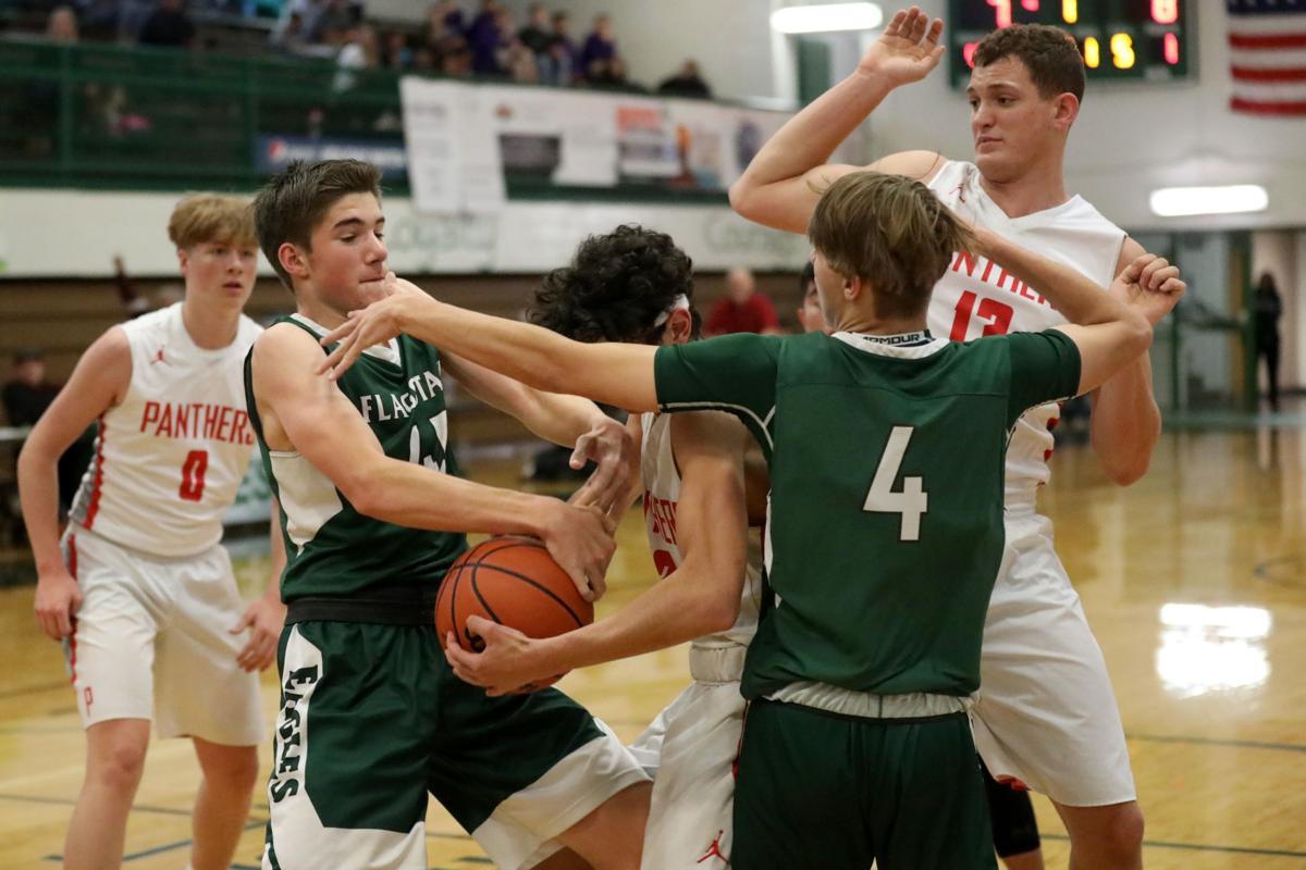 Coconino Gets Best Of Flagstaff In Pepsi Holiday Tournament Boys Basketball Clash Local Azdailysun Com