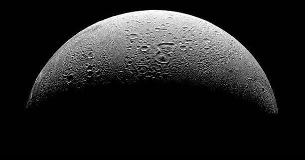 Key Building Block Of Life Found On Saturn&rsquo;s Moon