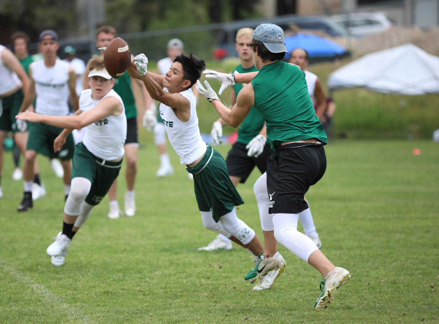 7on7 gives glimpse at Coconino, Flagstaff high football squads
