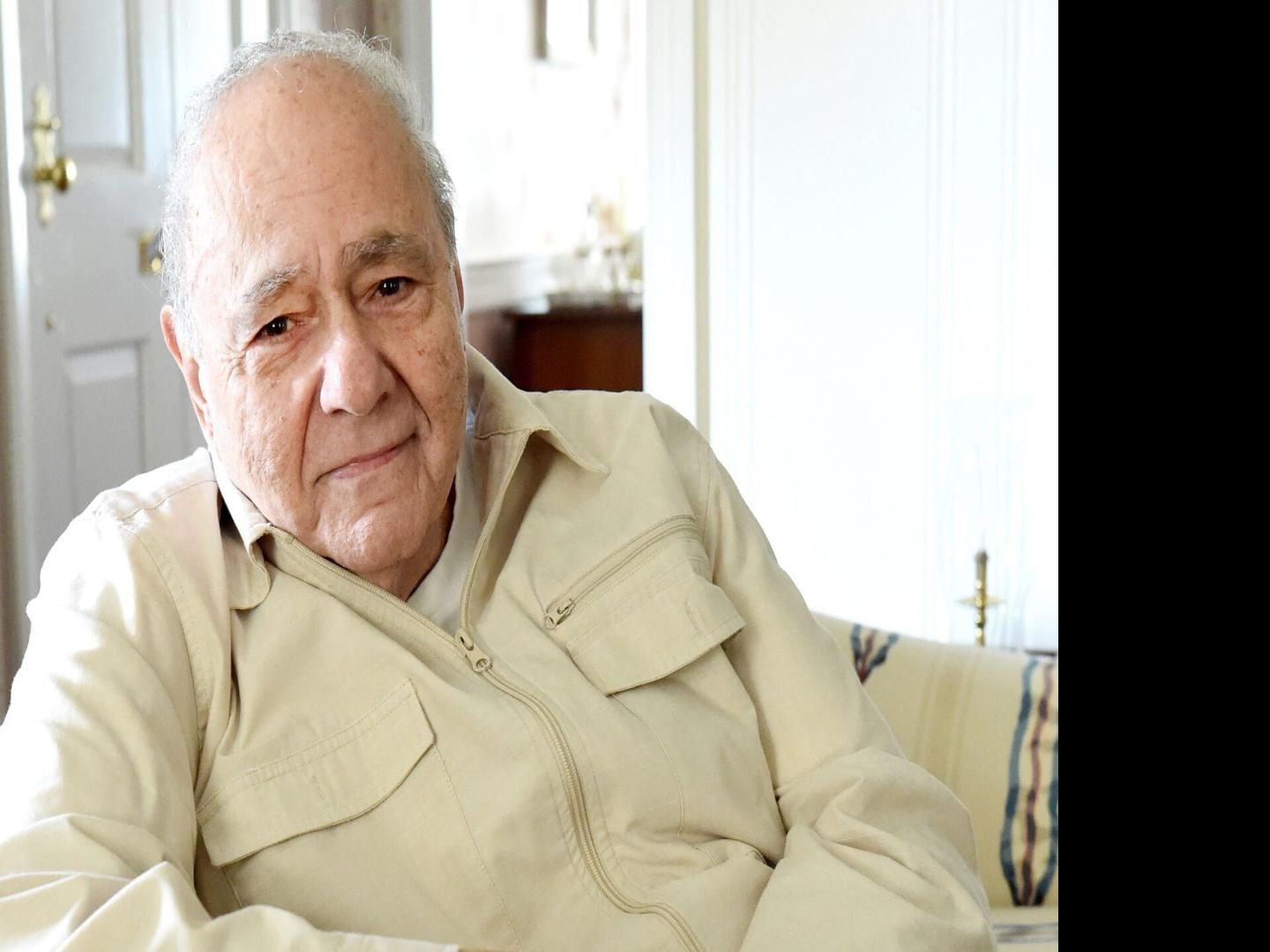 Michael Constantine Who Played The Dad In My Big Fat Greek Wedding Has Died At 94 Movies Azdailysun Com