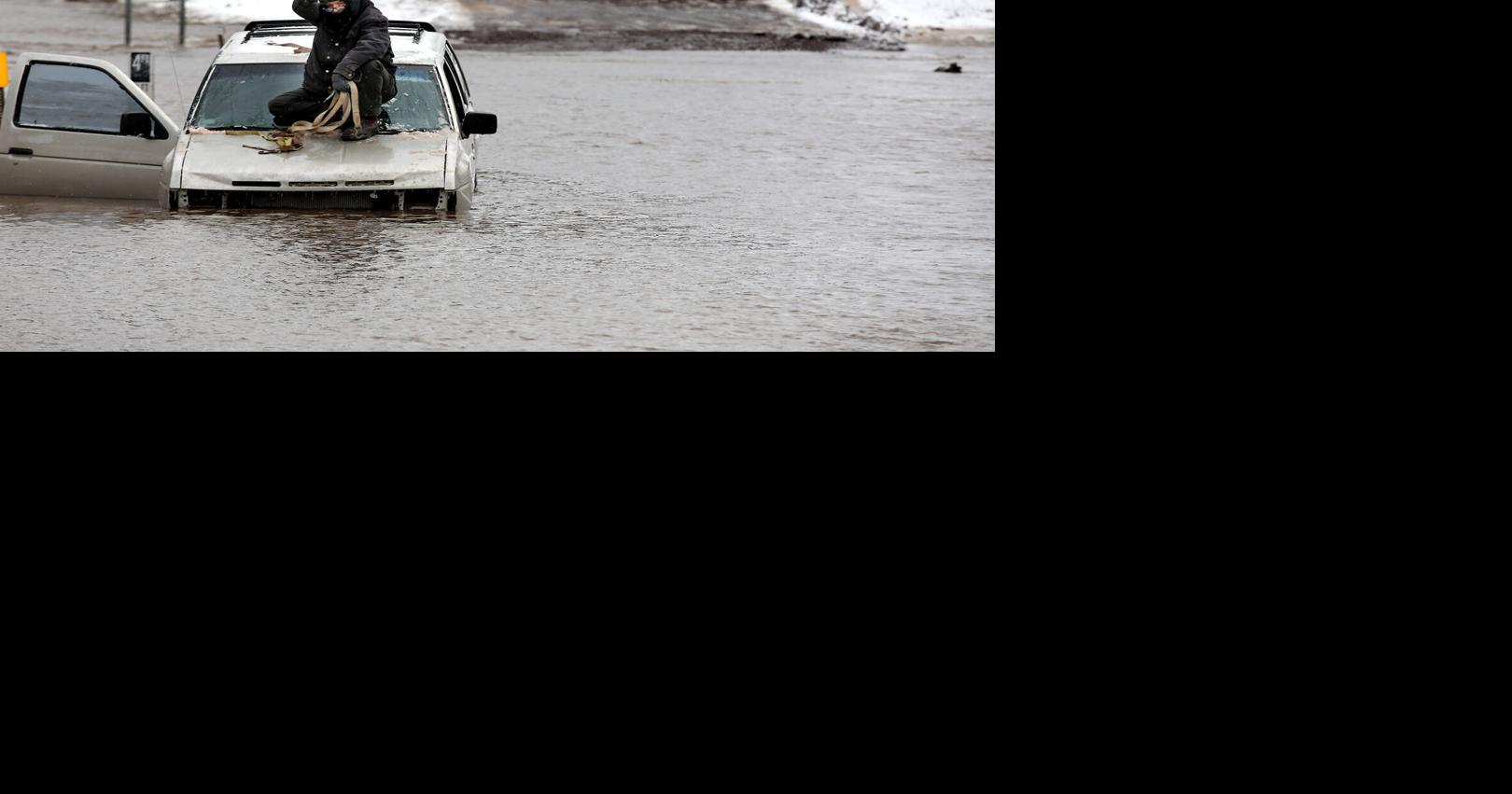 Hundreds of Flagstaff residents stranded behind floodwaters