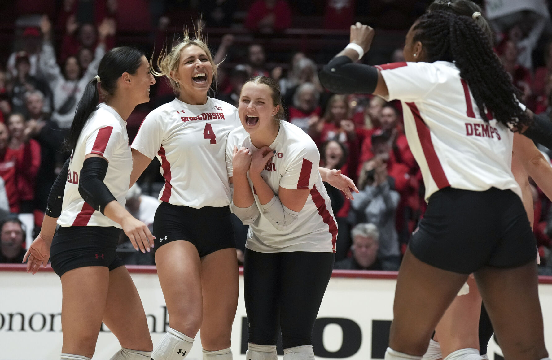 6 things to know as Wisconsin volleyball heads back on the road