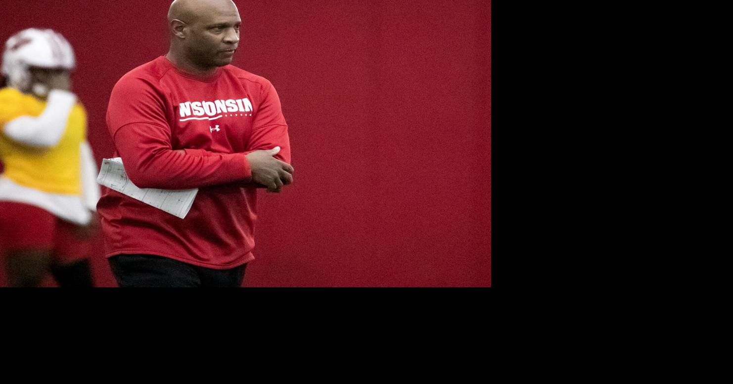 Wisconsin football recruit flips to rival Illinois