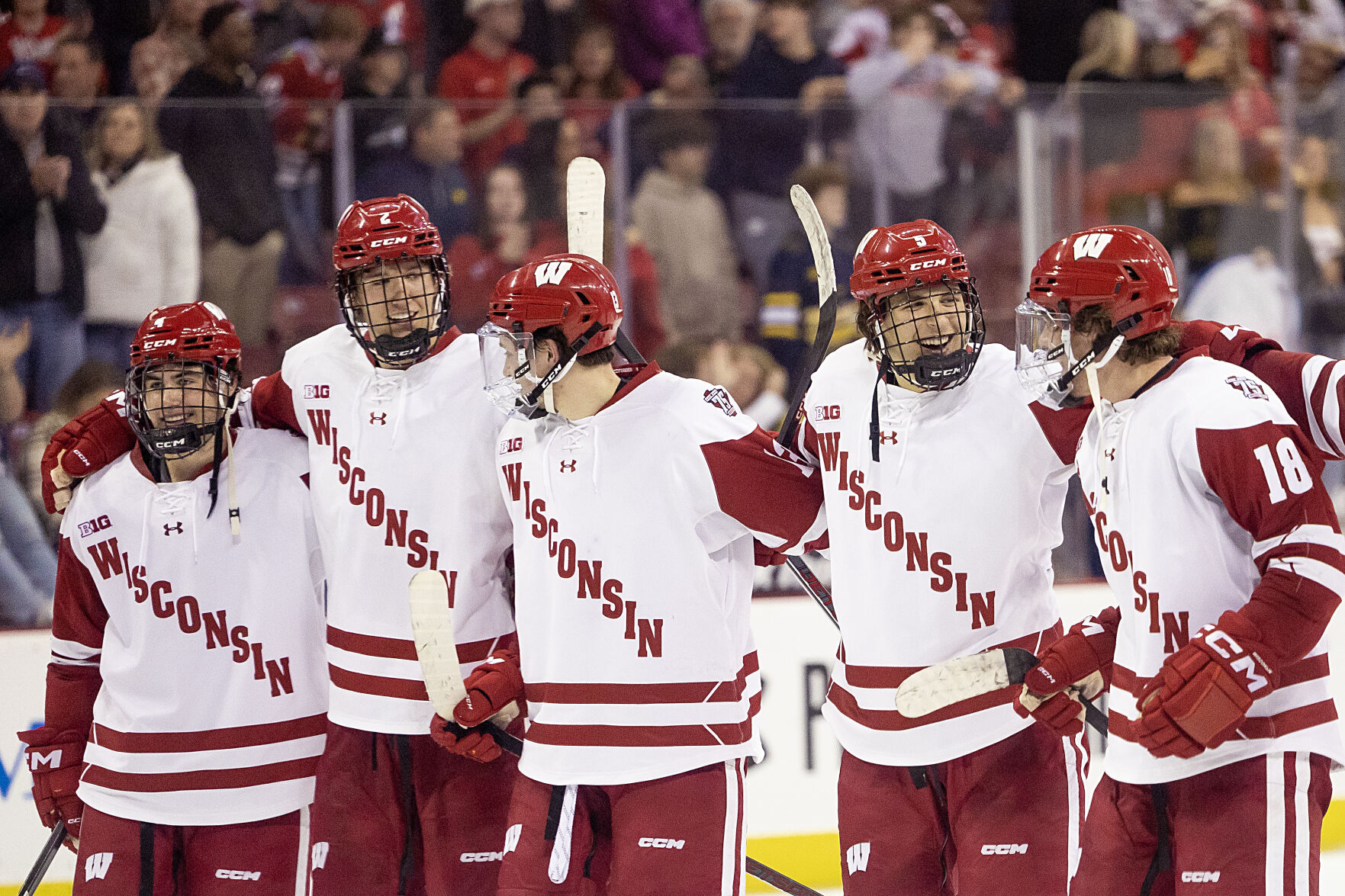 Wisconsin badgers hockey live best sale stream free