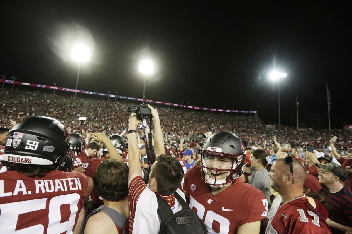 Cougars pay homage to Mike Leach in upset of No. 19 Wisconsin