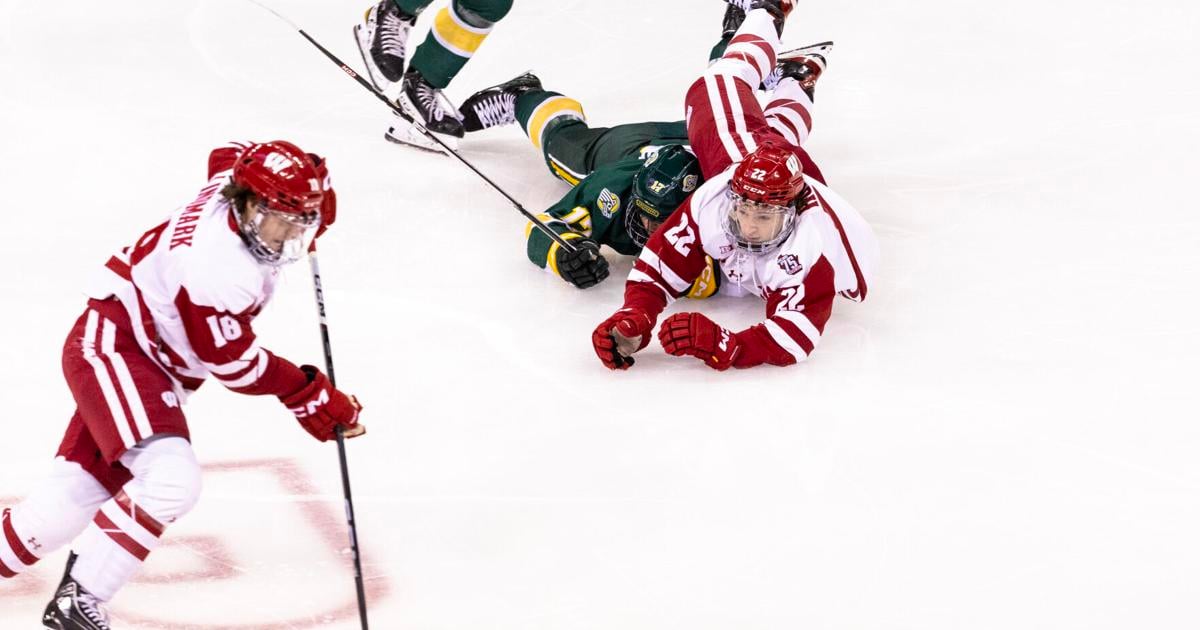 Wisconsin men's hockey linemates' connection proves key