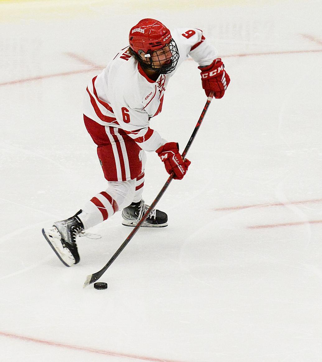 photos-wisconsin-women-s-hockey-rolls-past-lindenwood