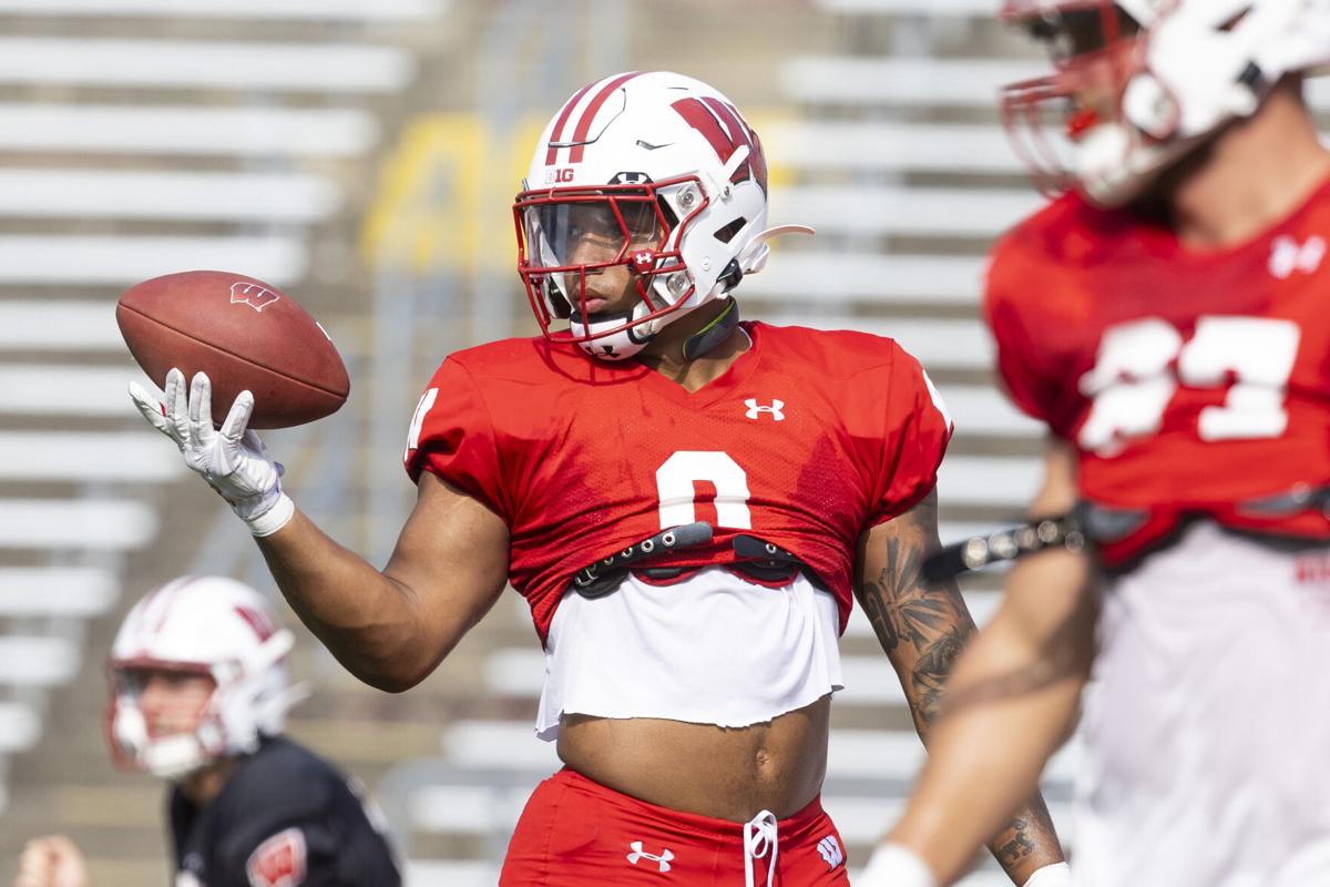 Xavier Lucas commits to Wisconsin football
