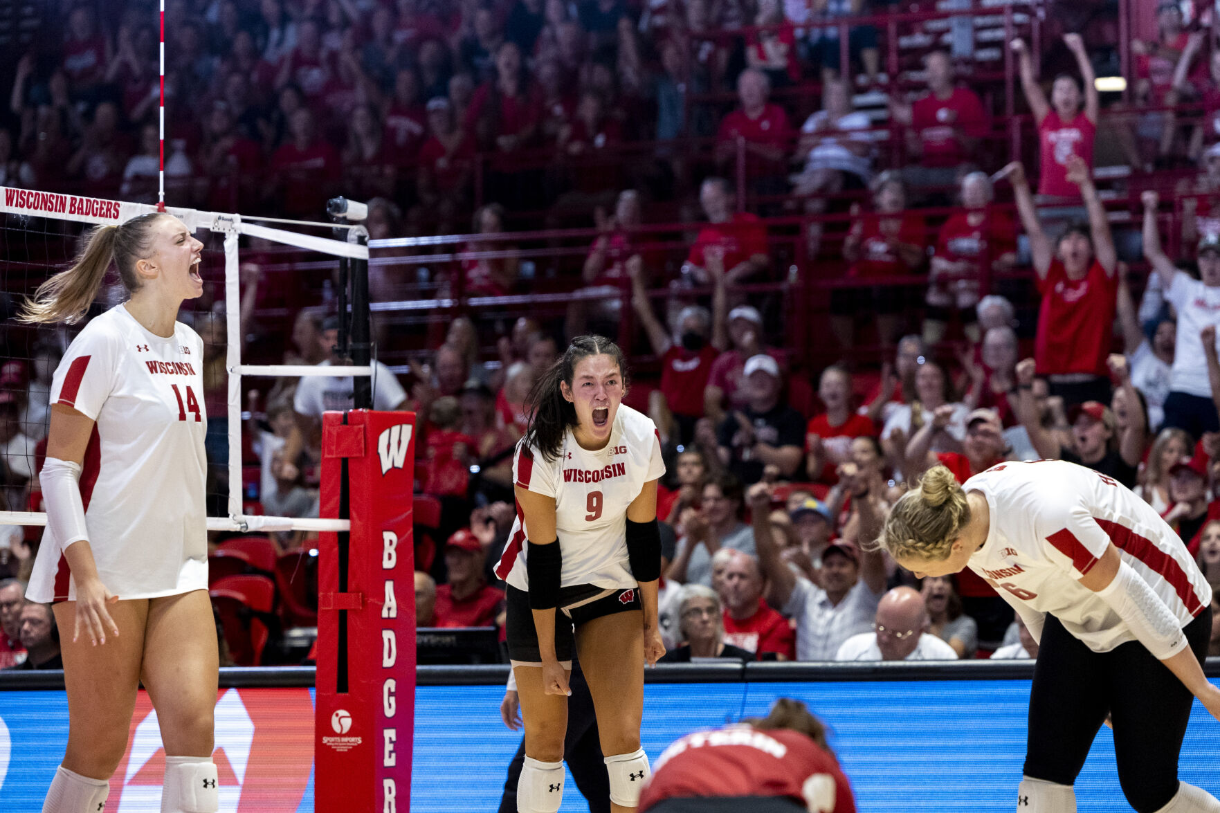 Photos Wisconsin volleyball defeats Tennessee in 5-set thriller