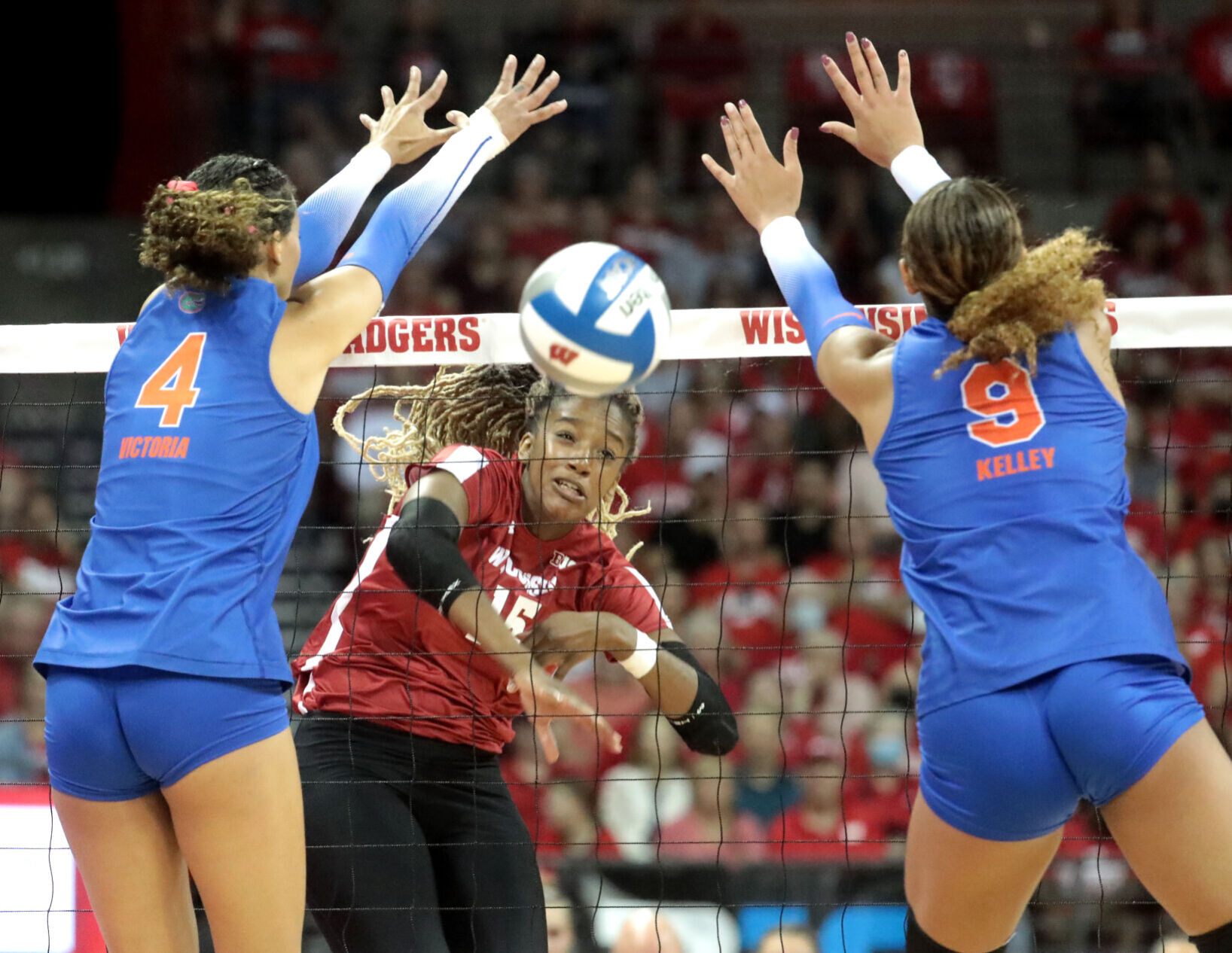 2 Wisconsin Volleyball Players To Train With U.S. National Team