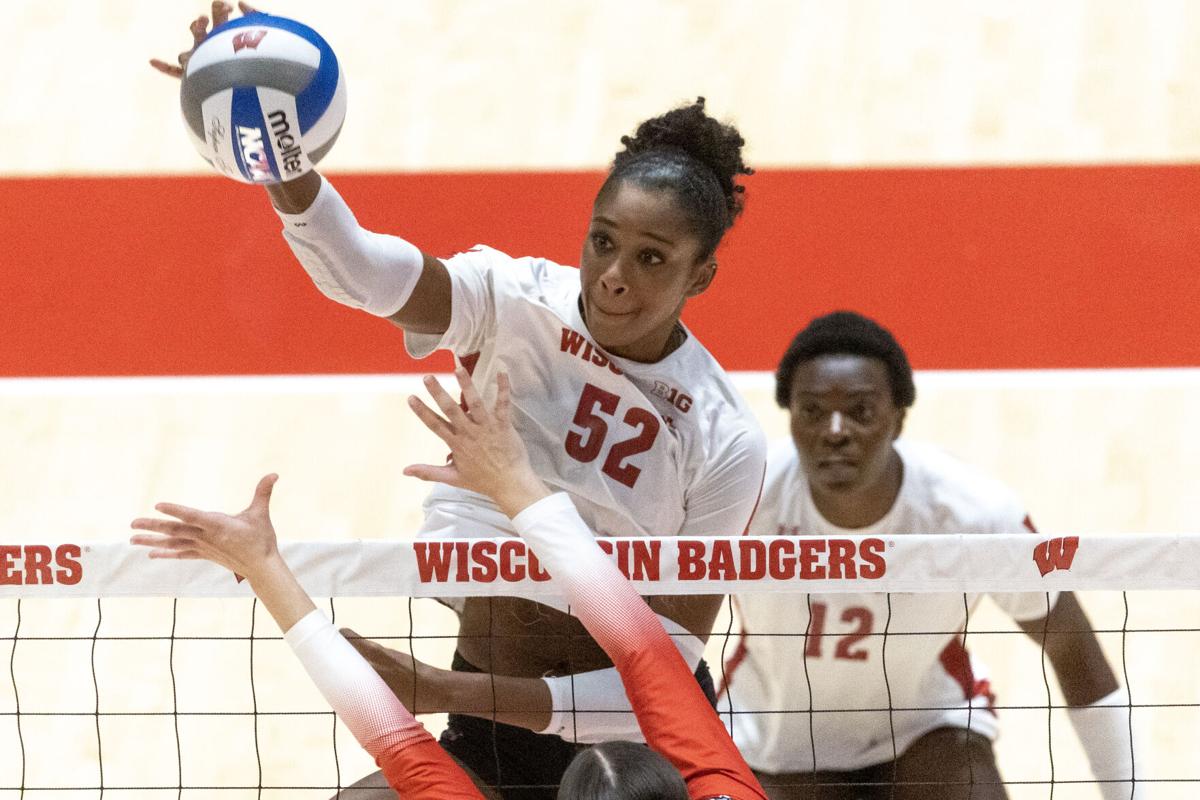 Carter Booth chases record season for Wisconsin volleyball