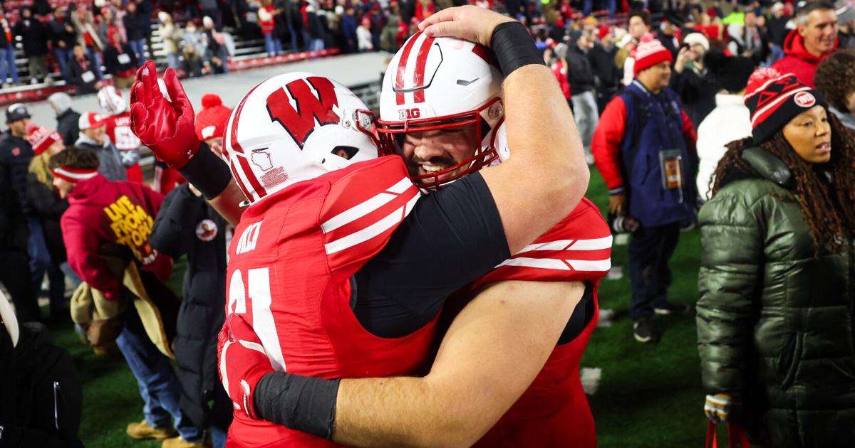 Wisconsin Kicker Wisconsin football fans soak in positive vibes after Badgers take down ...