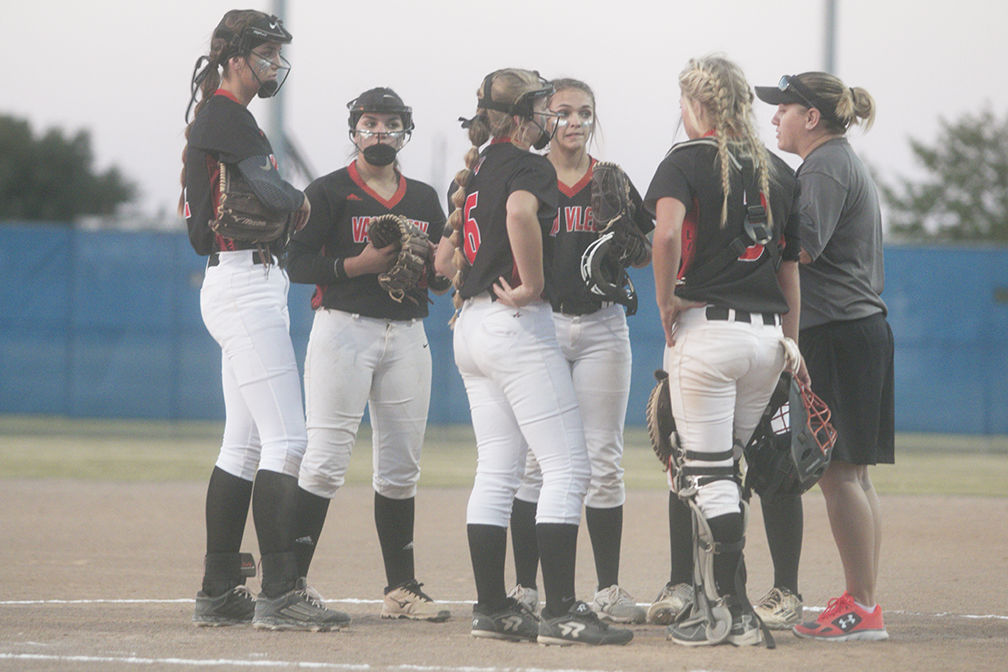 Strong third inning carries Jourdanton over Van Vleck in area round