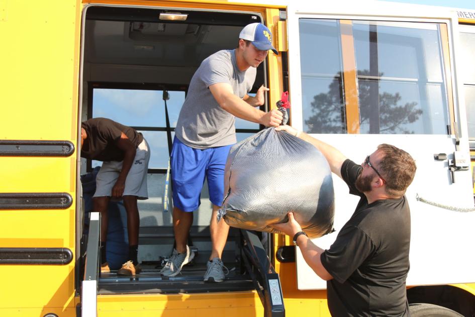 Coaches help evacuate city